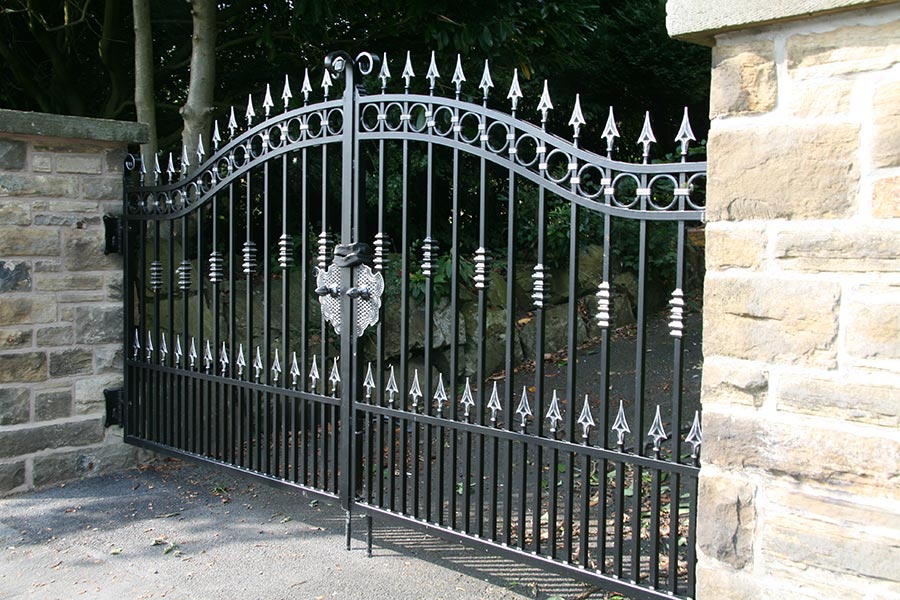 Bespoke steel driveway gate made to measure UK made Halifax